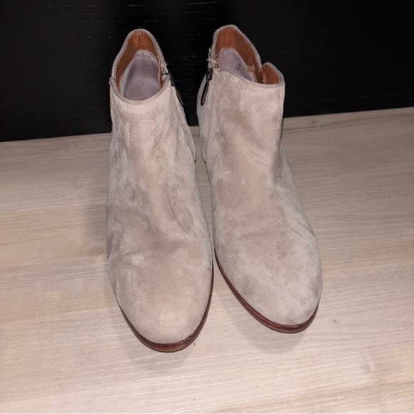 Sam Edelman Petty Chelsea Bootie in Putty - Picture 2 of 7